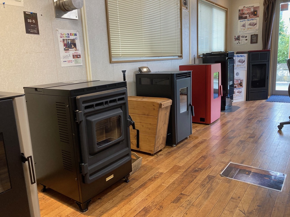 富山　サンコー　ペレットストーブ　展示場　ショールーム　ウォームアーツ　ダッチウエストジャパン　豊実精工　テルモロッシ　エディルカミン　ＳＳ－５　ペレスター40　モナムール　ナラプラス　燃焼可能
