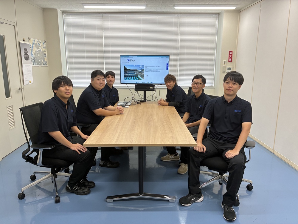 富山市　サンコー　男性スタッフ　制服夏服　リニューアル　おそろい　ポロシャツ　polo　ストレッチ　伸縮性　スラックス